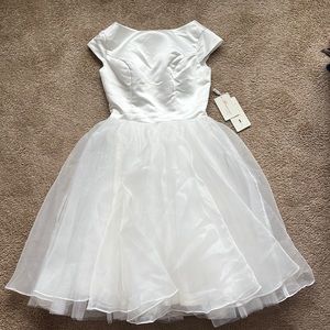 Mingda’s Short White Dress